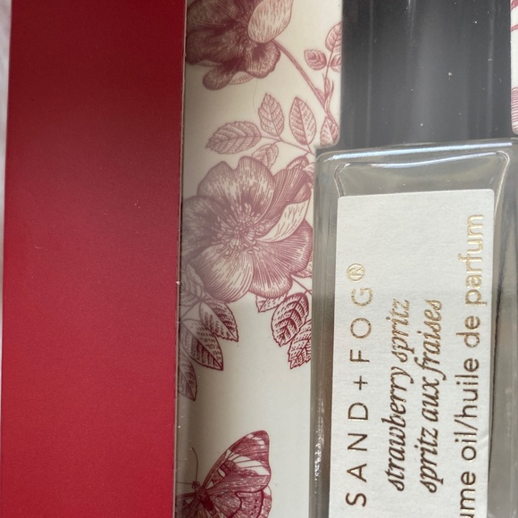 SAND + FOG Eau de Parfum Discovery Gift Set. - Picture 2 of 7